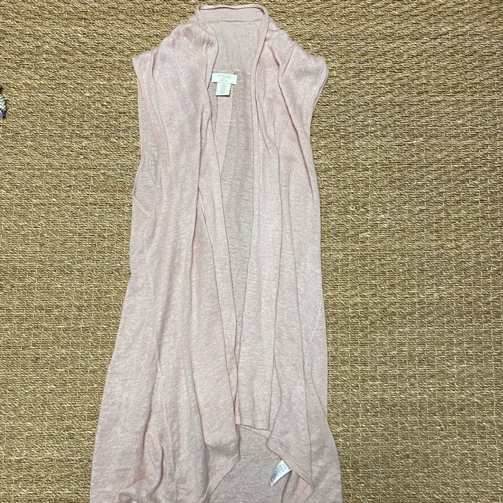 Sleeveless lightweight sweater